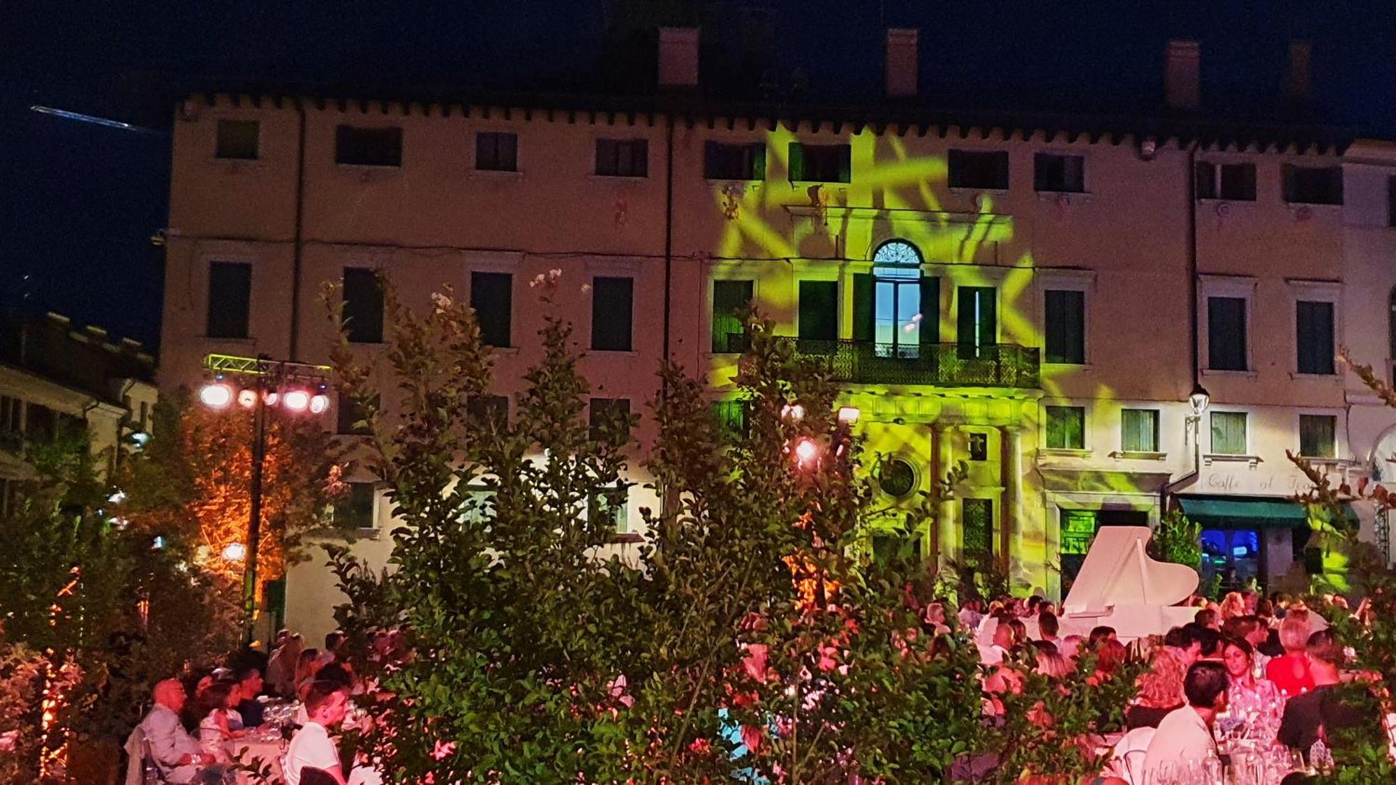 Appartement Attico Di Piazza Cima à Conegliano Extérieur photo